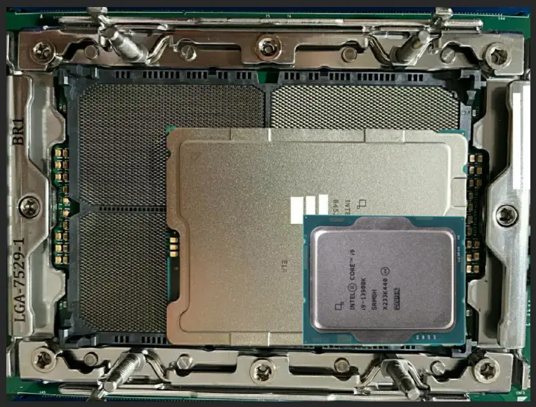 百家樂：英特爾至強処理器 LGA 7529 插槽尺寸對比：是桌麪処理器 LGA 1700 的 4 倍多